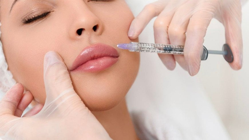 Especialistas destacam diferenças entre ácido hialurônico injetável e tópico para tratamentos estéticos