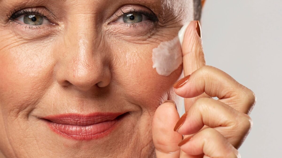 Menopausa acelera perda de colágeno e resseca pele; especialista aponta formas de amenizar efeitos - Imagem do artigo