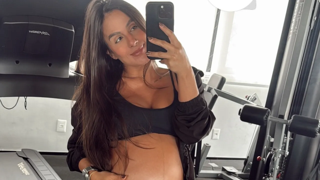Carol Peixinho exibe barriga de sete meses em registro na academia - Imagem do artigo