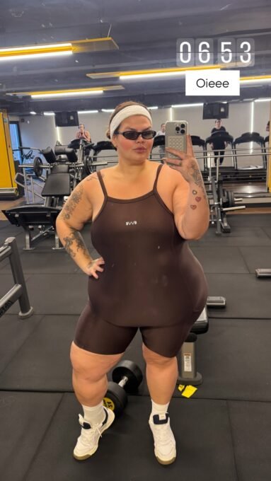 Thais Carla inicia treino às 6h53, exibe macacão marrom e comemora volta às quadras - Imagem do artigo original