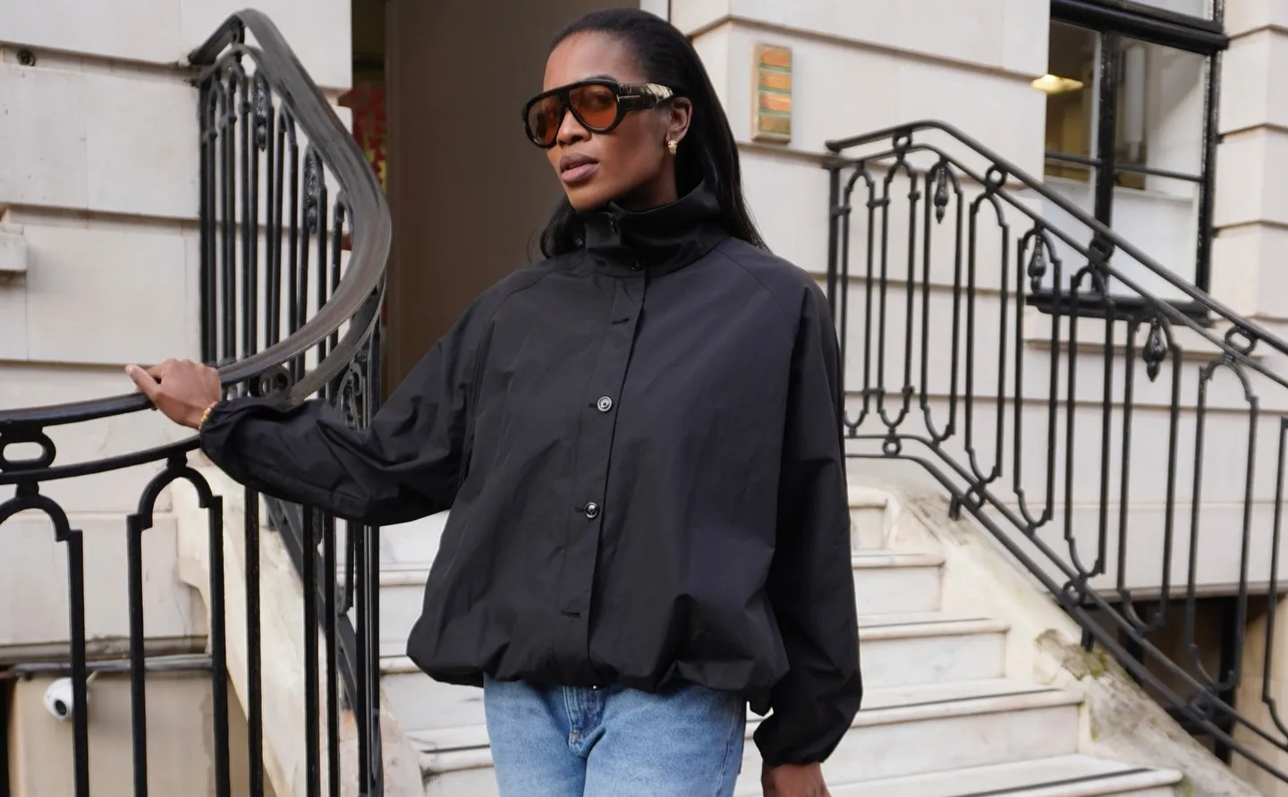 Jaqueta gola funil: a peça-curinga para clima instável - Imagem do artigo