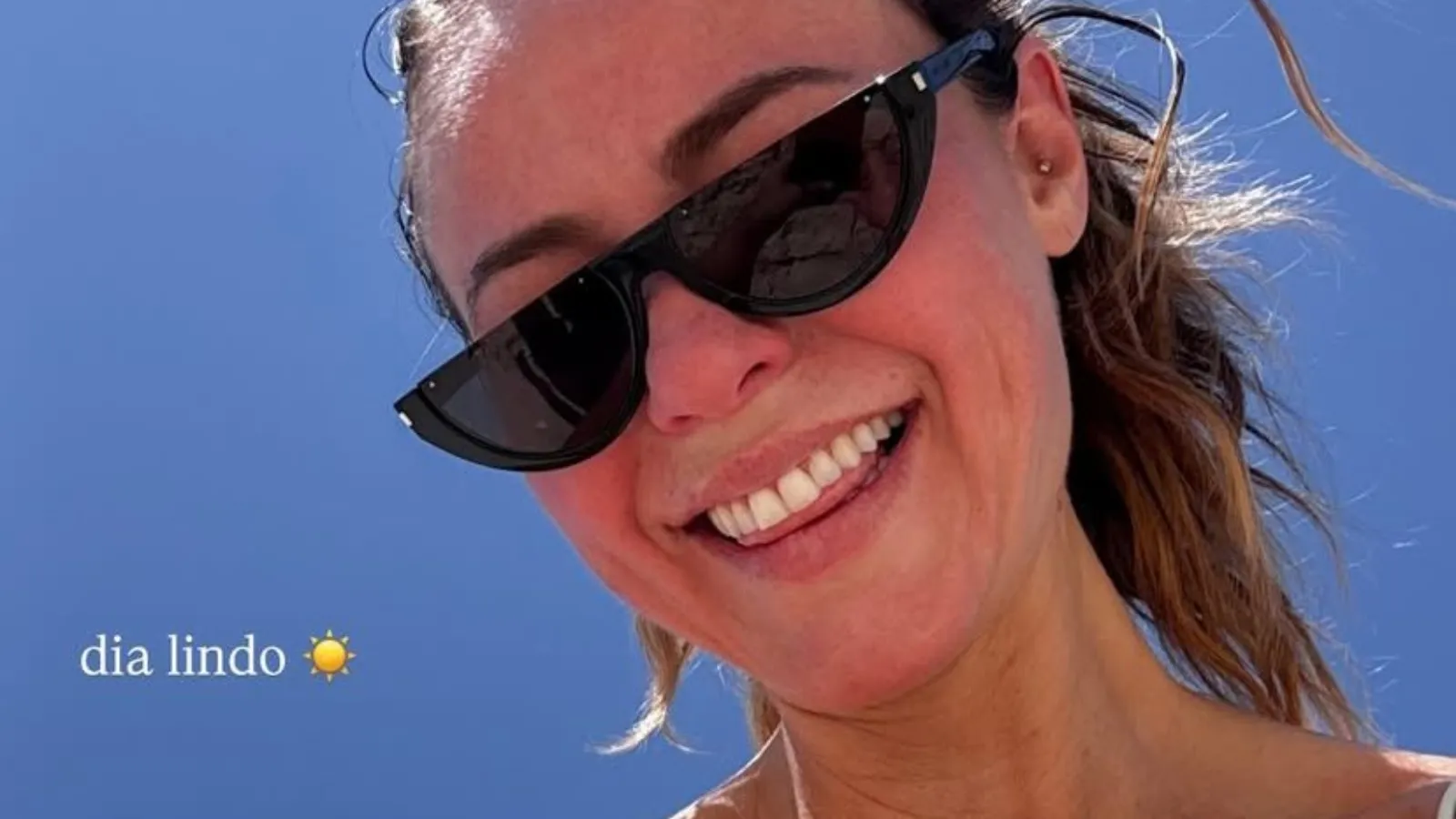 Paolla Oliveira mostra rosto queimado após curtir praia - Imagem do artigo