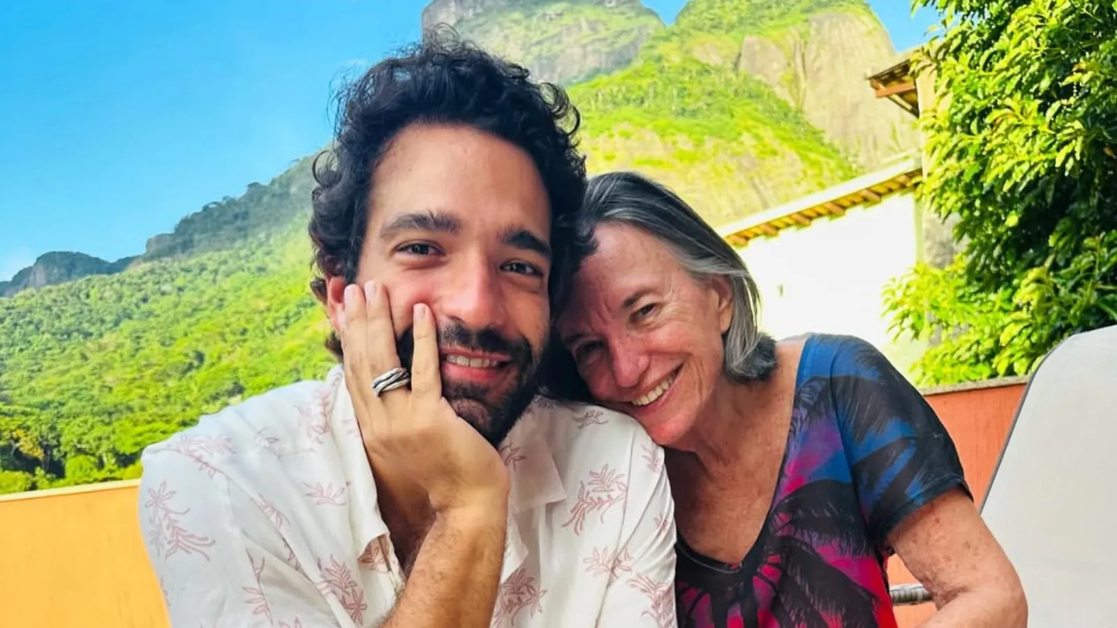 Humberto Carrão homenageia mãe Leila em aniversário - Imagem do artigo