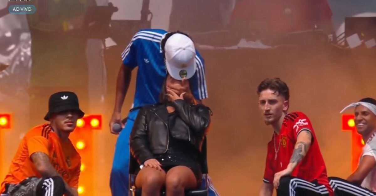 MC Livinho beija fã no The Town e agita o público - Imagem do artigo