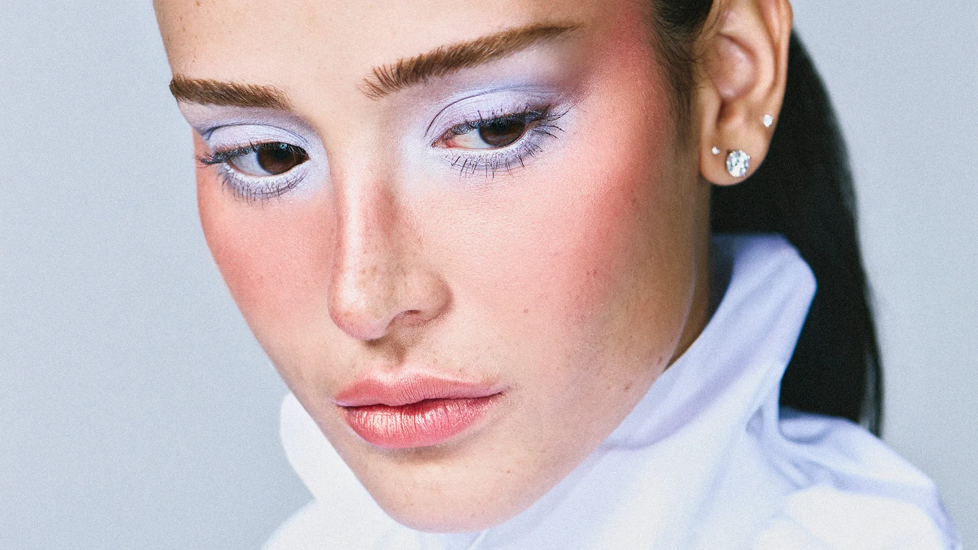 Livia Nunes exibe versatilidade na beleza e na moda - Imagem do artigo