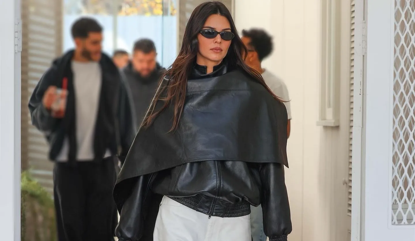 Kendall Jenner exibe looks preto e branco para 2025 - Imagem do artigo
