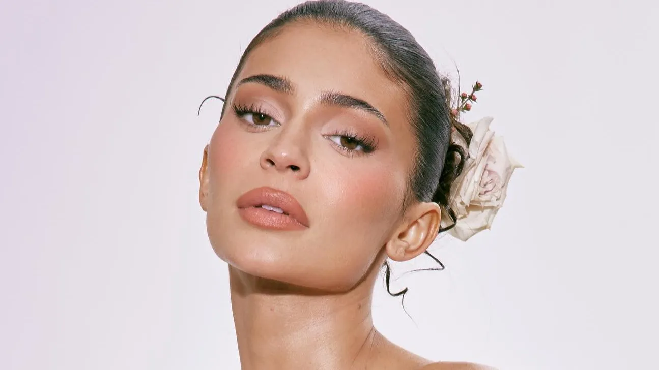 Dot Blush: veja como adotar a técnica de Kylie Jenner - Imagem do artigo