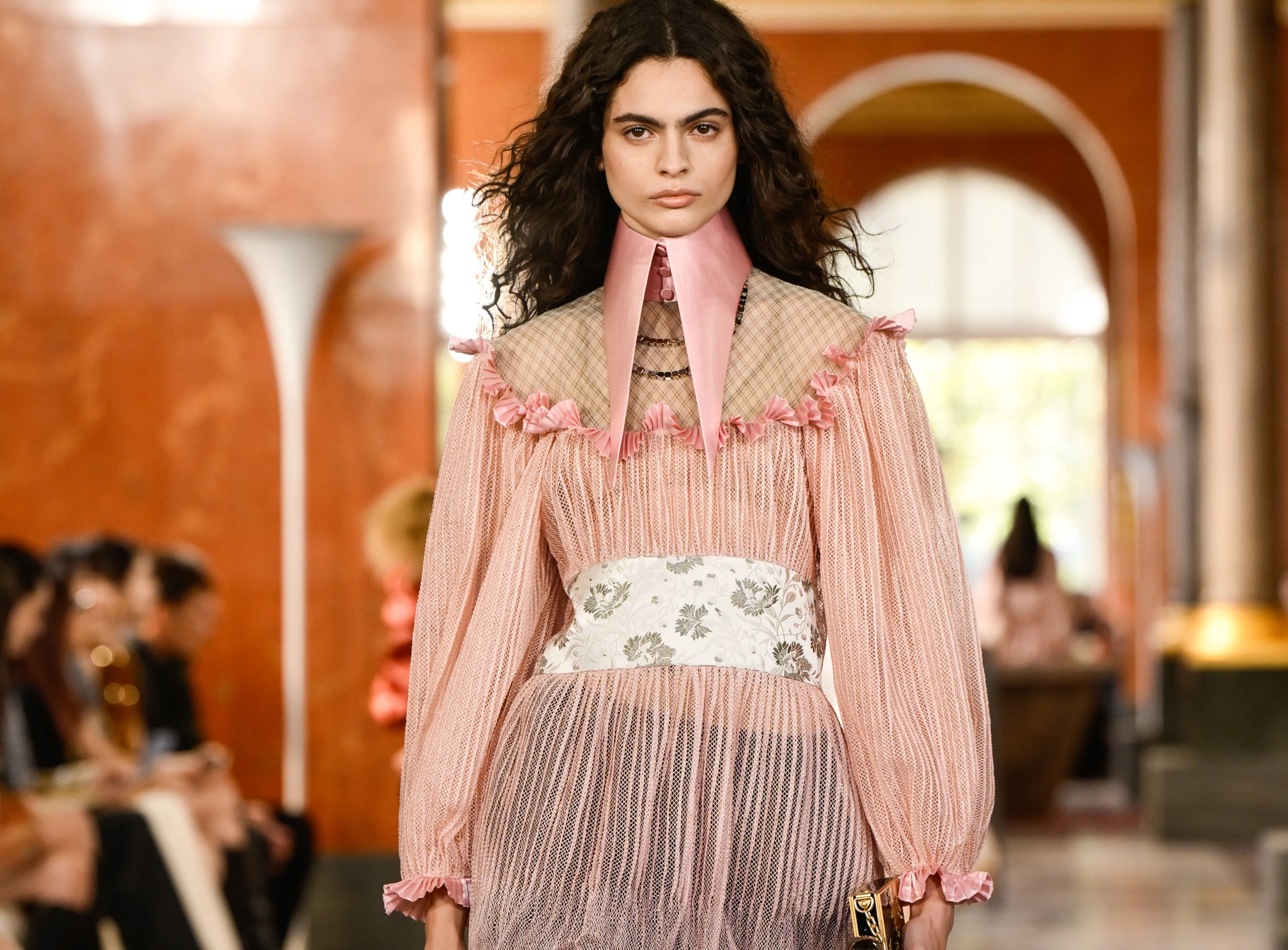 Louis Vuitton verão 2026 destaca liberdade íntima - Imagem do artigo