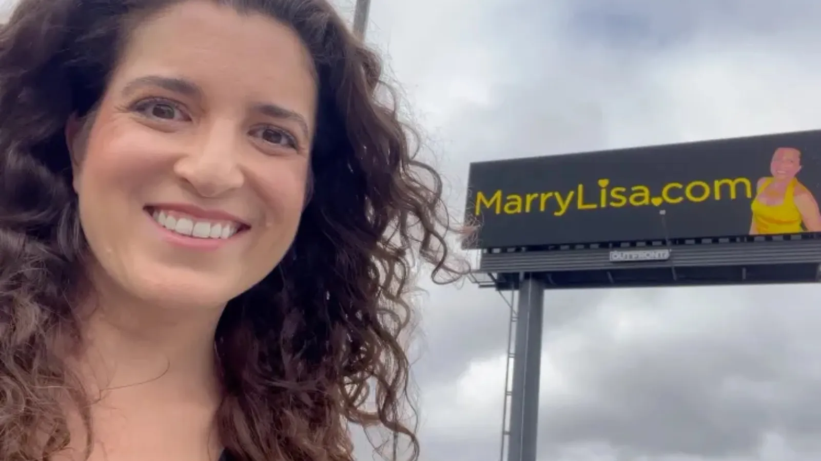 Mulher cria site para encontrar marido e anuncia em outdoors - Imagem do artigo