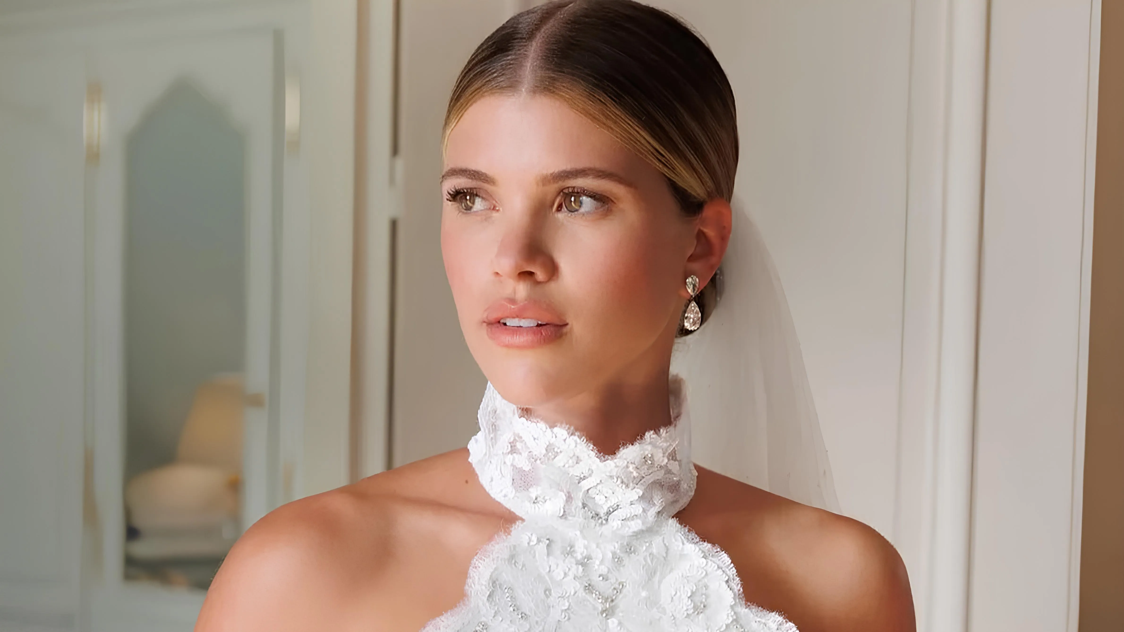 Penteados para noivas de cabelos longos: 5 opções elegantes - Imagem do artigo