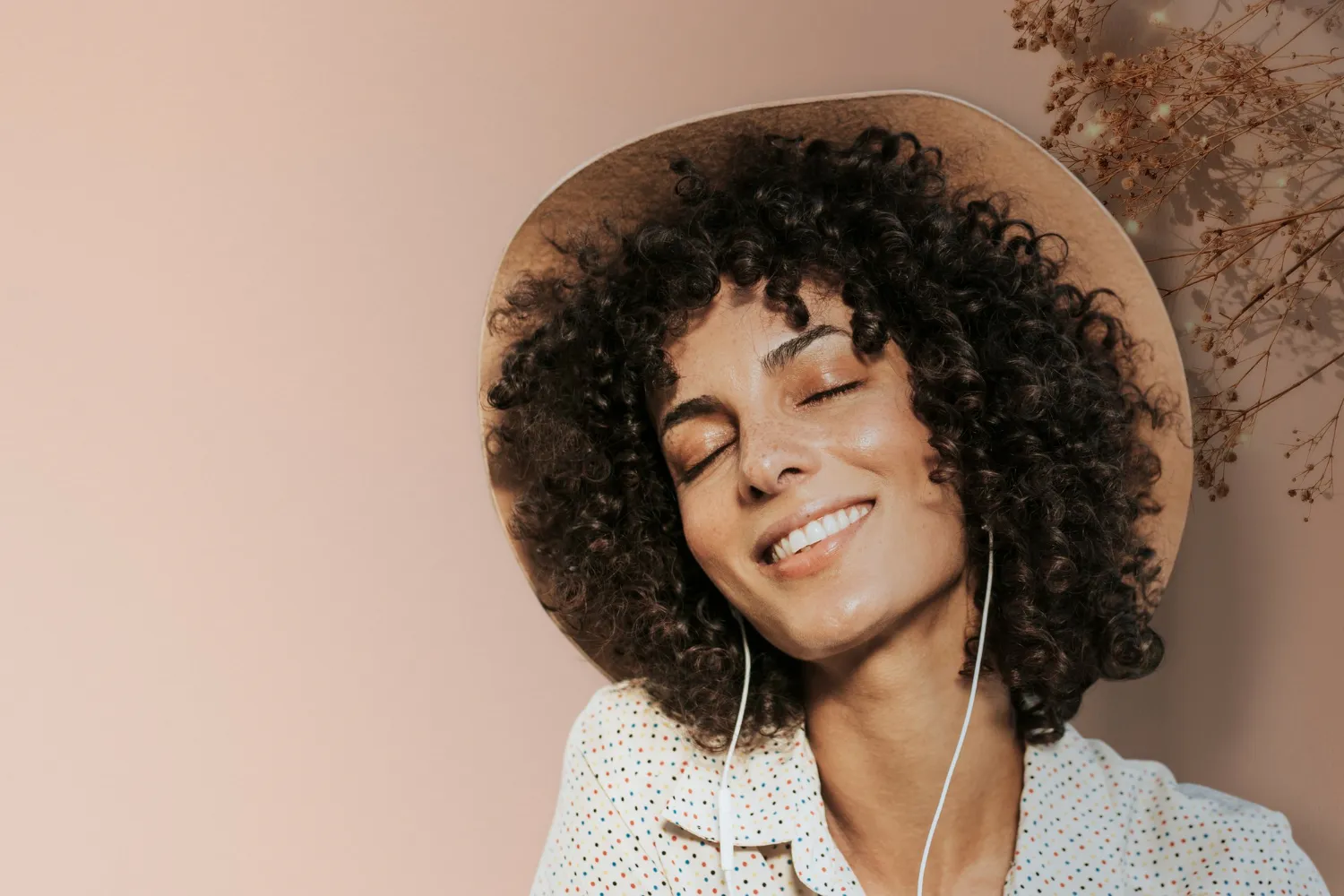 Ativadores de cachos: 8 opções para definição sem frizz - Imagem do artigo