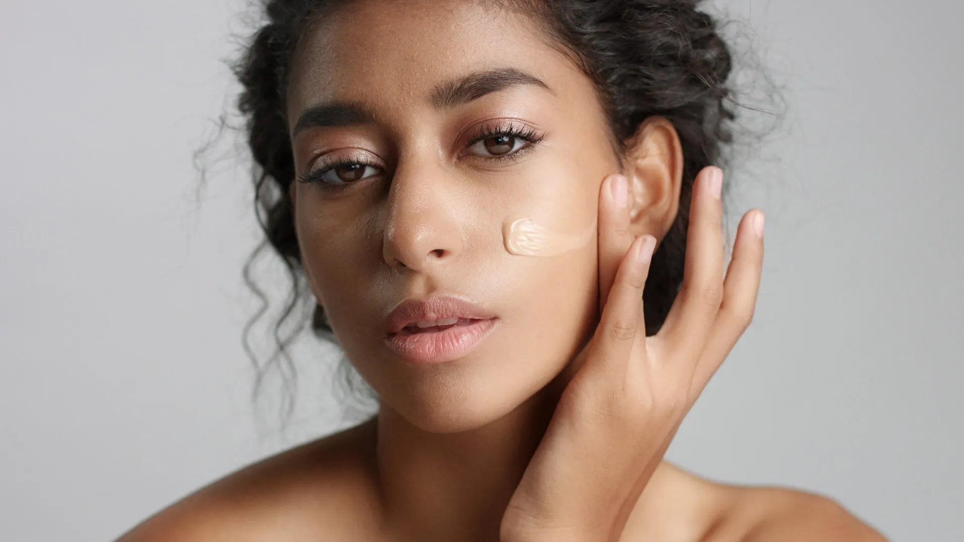 Protetor solar com cor: 8 opções para pele uniforme - Imagem do artigo