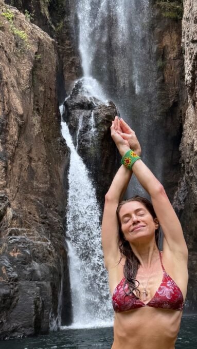 Letícia Spiller mergulha em cachoeira na Chapada Diamantina - Imagem do artigo original
