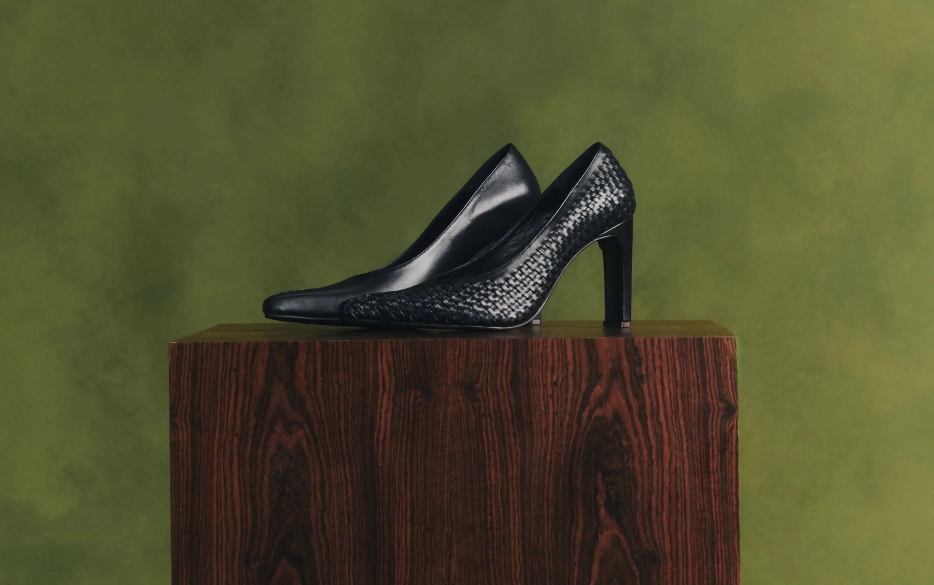 Mondepars lança linha de sapatos minimalistas - Imagem do artigo