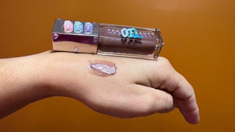 Gloss Bomb Oil Fenty Beauty hidrata e brilha nos lábios - Imagem do artigo original
