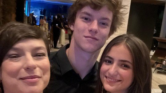 Idosos fantasiados criados por IA no TikTok são falsos - Imagem do artigo original