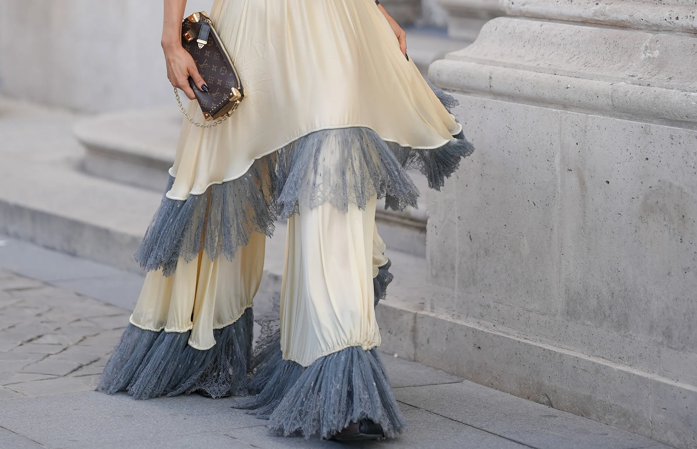 Looks com babados: tendências 2025 quebram o boho - Imagem do artigo