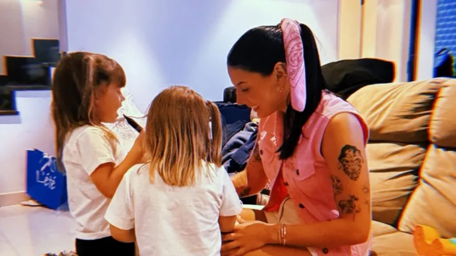 Ana Castela brinca com filhas de Zé Felipe em domingo - Imagem do artigo