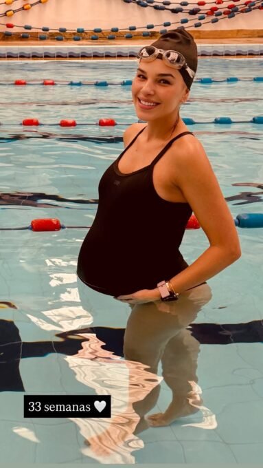 Mariana Rios grávida exibe barrigão de 33 semanas na piscina - Imagem do artigo original