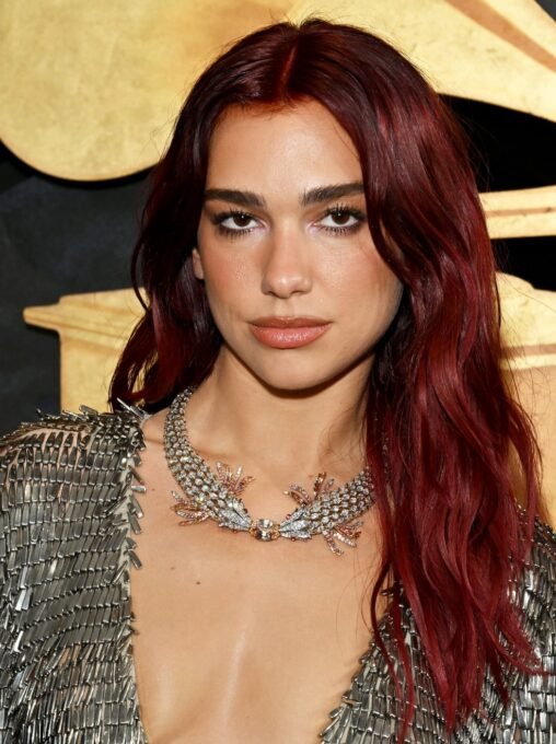 Cabelos icônicos de Dua Lipa: relembre 5 visuais marcantes - Imagem do artigo original