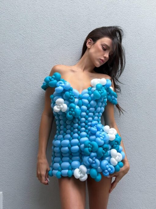 Livia Nunes exibe look de balões em festa de 26 anos - Imagem do artigo original