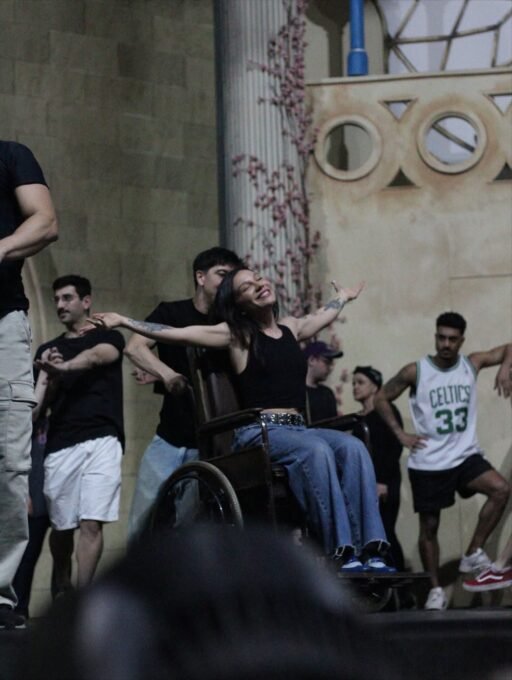 Priscilla no musical Wicked: estreia como Nessarose - Imagem do artigo original