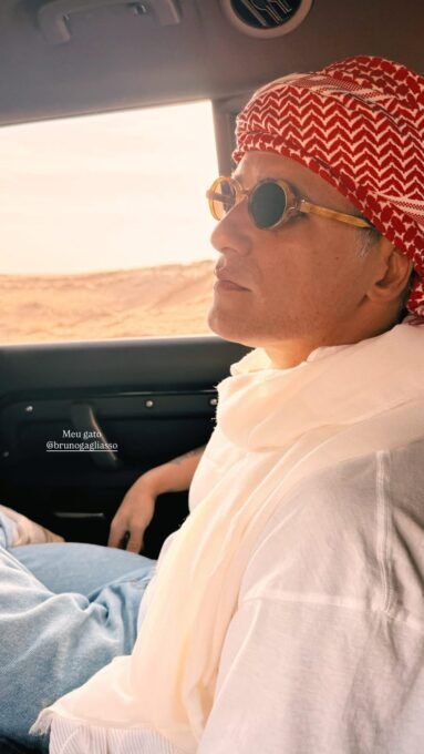 Giovanna Ewbank monta em camelo em passeio no deserto - Imagem do artigo original