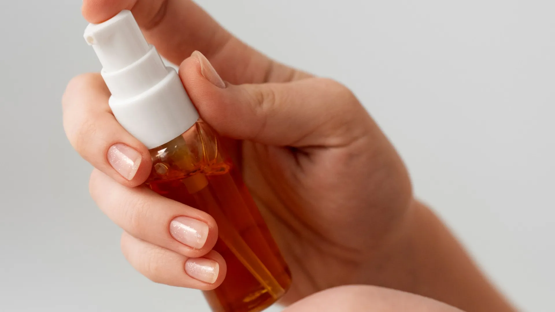 Melhor óleo capilar para cabelos finos: 8 opções leves - Imagem do artigo