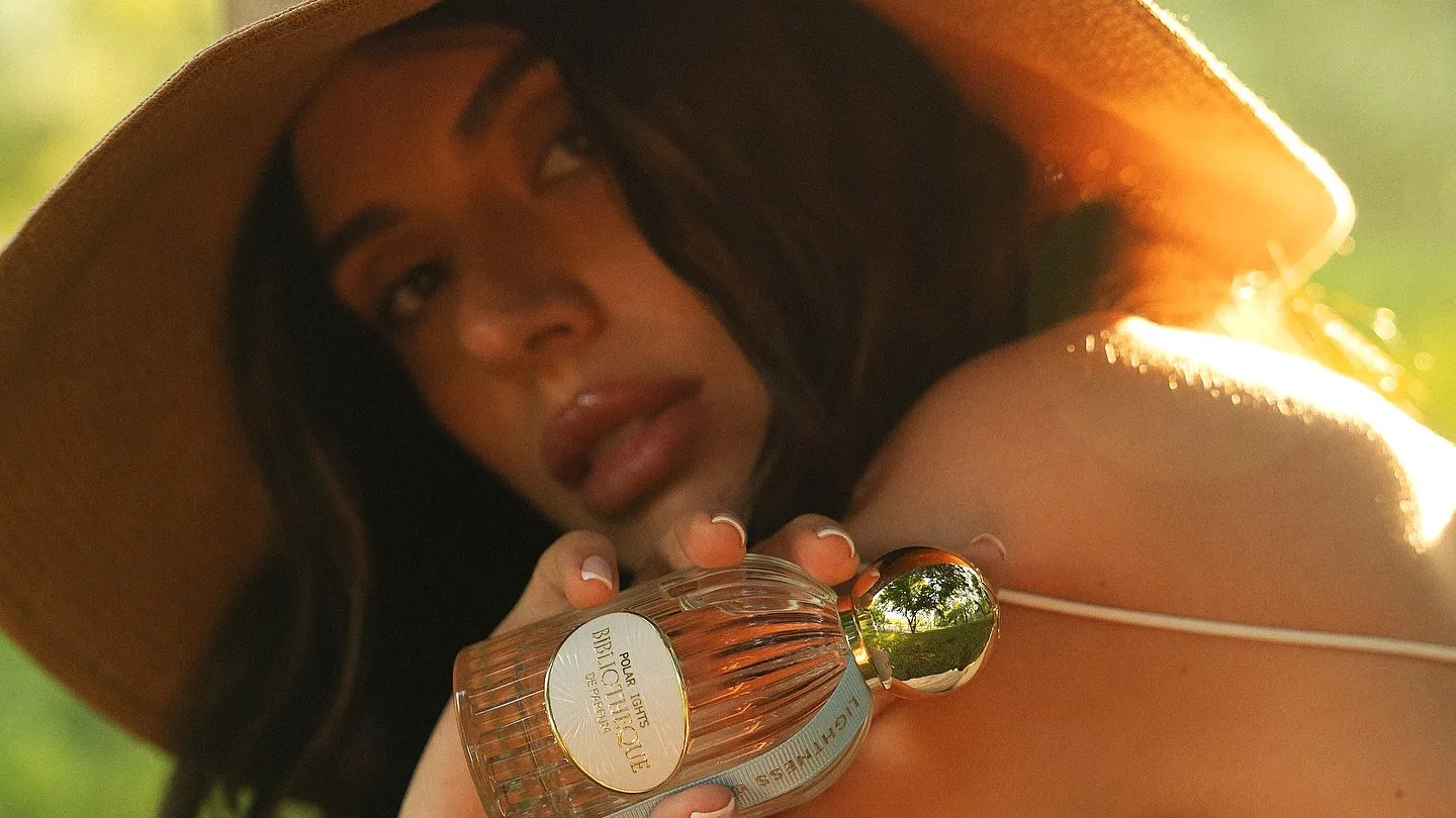 Perfumes para dias quentes: 8 opções refrescantes - Imagem do artigo