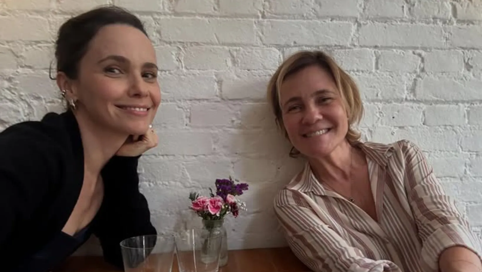 Débora Falabella e Adriana Esteves reencontro emociona fãs - Imagem do artigo