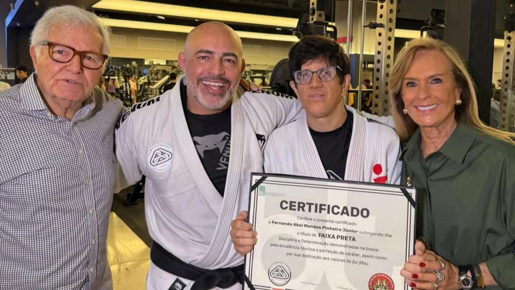 Helô Pinheiro comemora faixa preta do filho no jiu-jitsu - Imagem do artigo