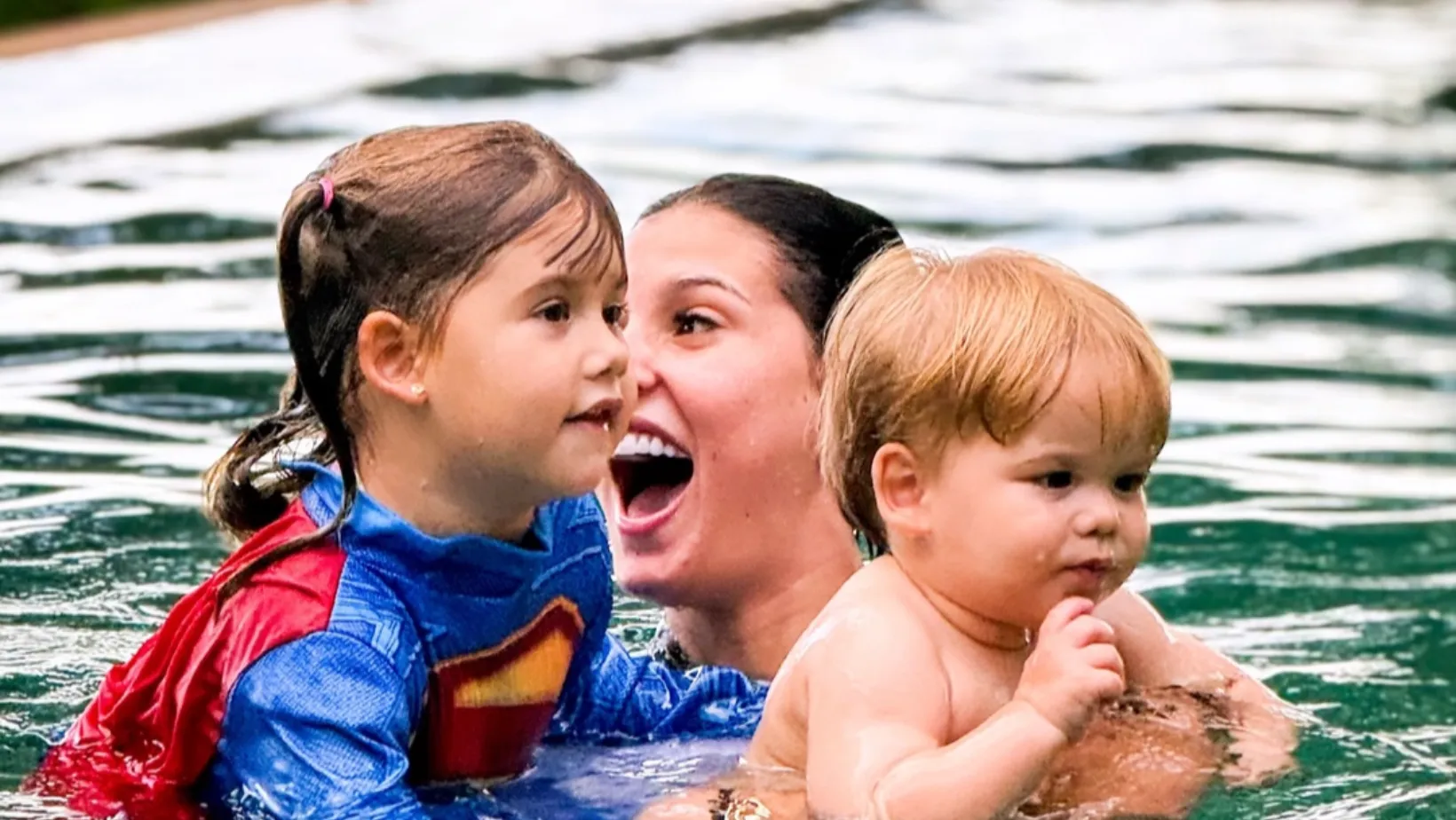 Ana Castela nada em água gelada com filhos de Zé Felipe - Imagem do artigo