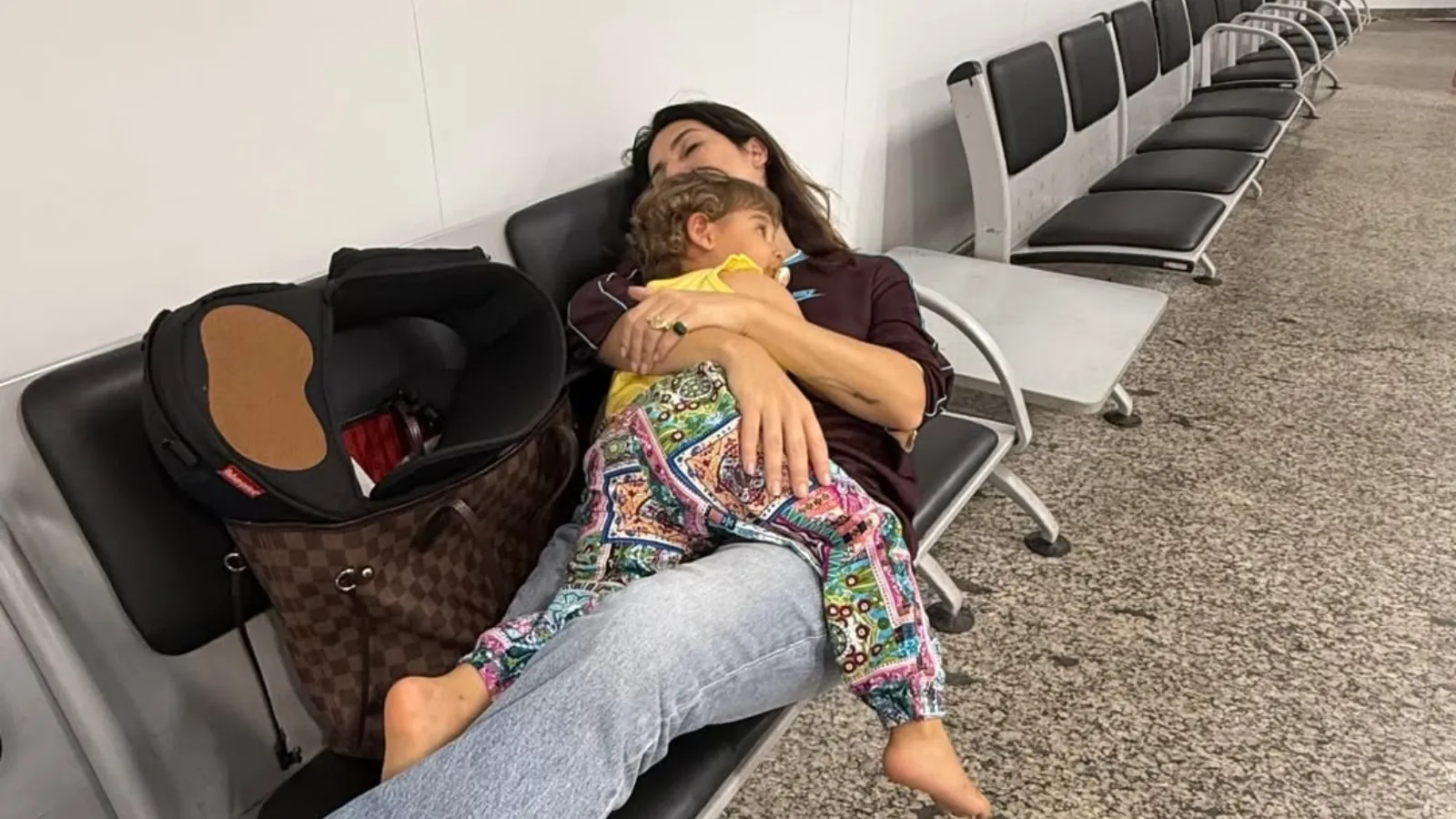 Fernanda Paes Leme enfrenta voo cancelado e horas de espera - Imagem do artigo