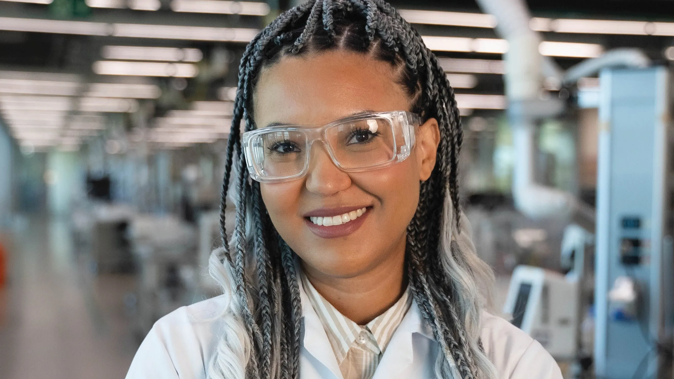 Xampu anticaspa para cabelos cacheados é criado na L’Oréal - Imagem do artigo