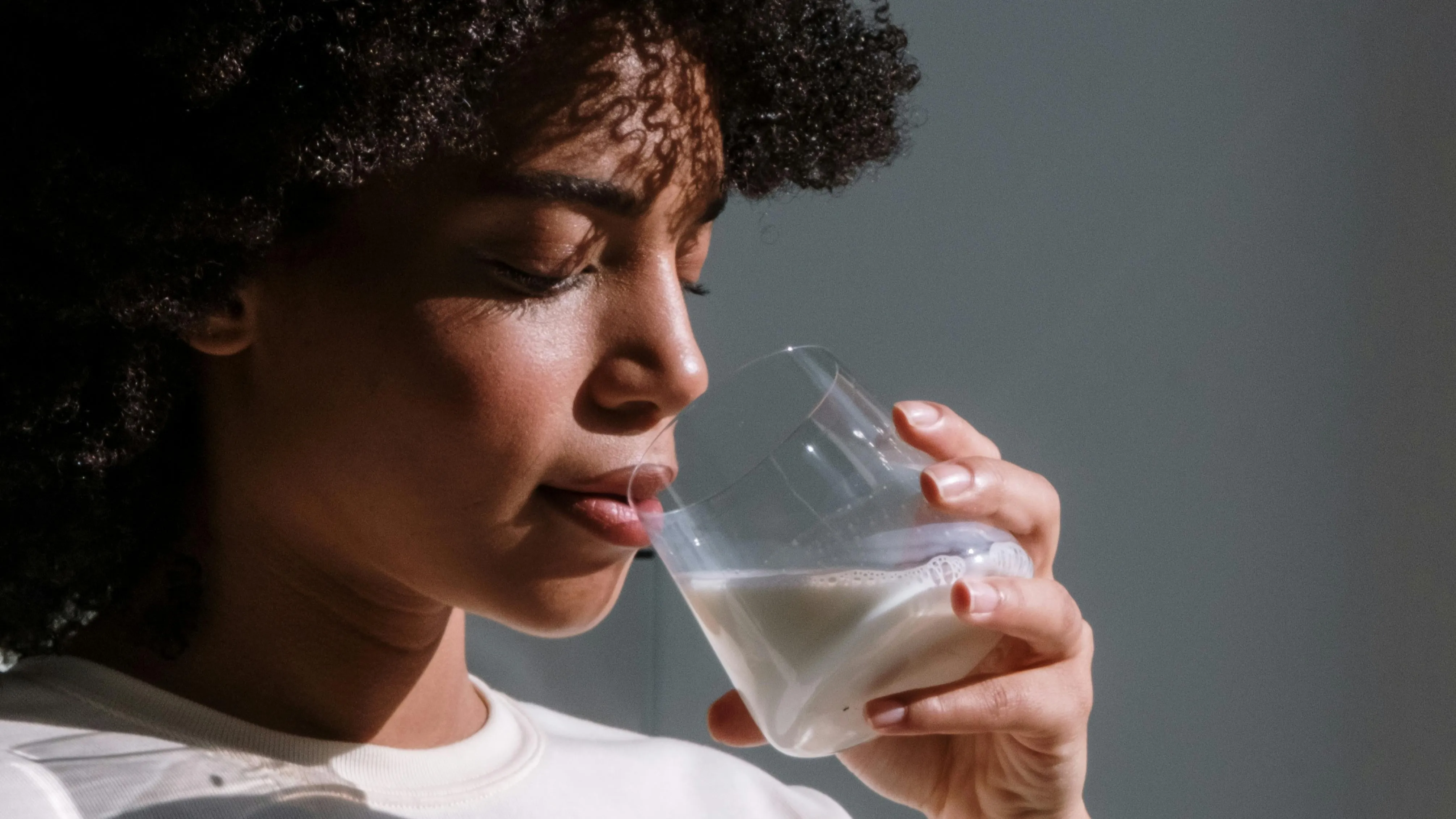 Desidratação em mulheres: sinais de alerta e riscos - Imagem do artigo