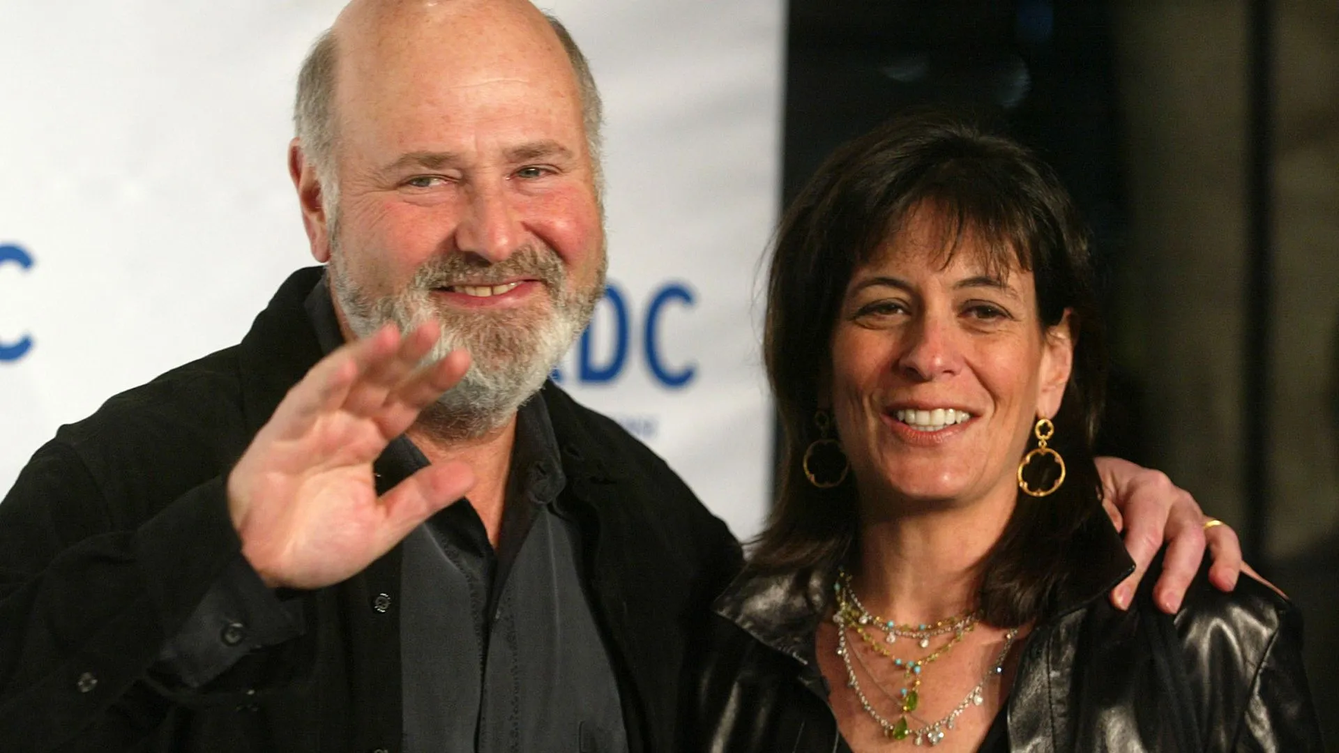 Corpos de Rob e Michelle Reiner são liberados pelo IML - Imagem do artigo