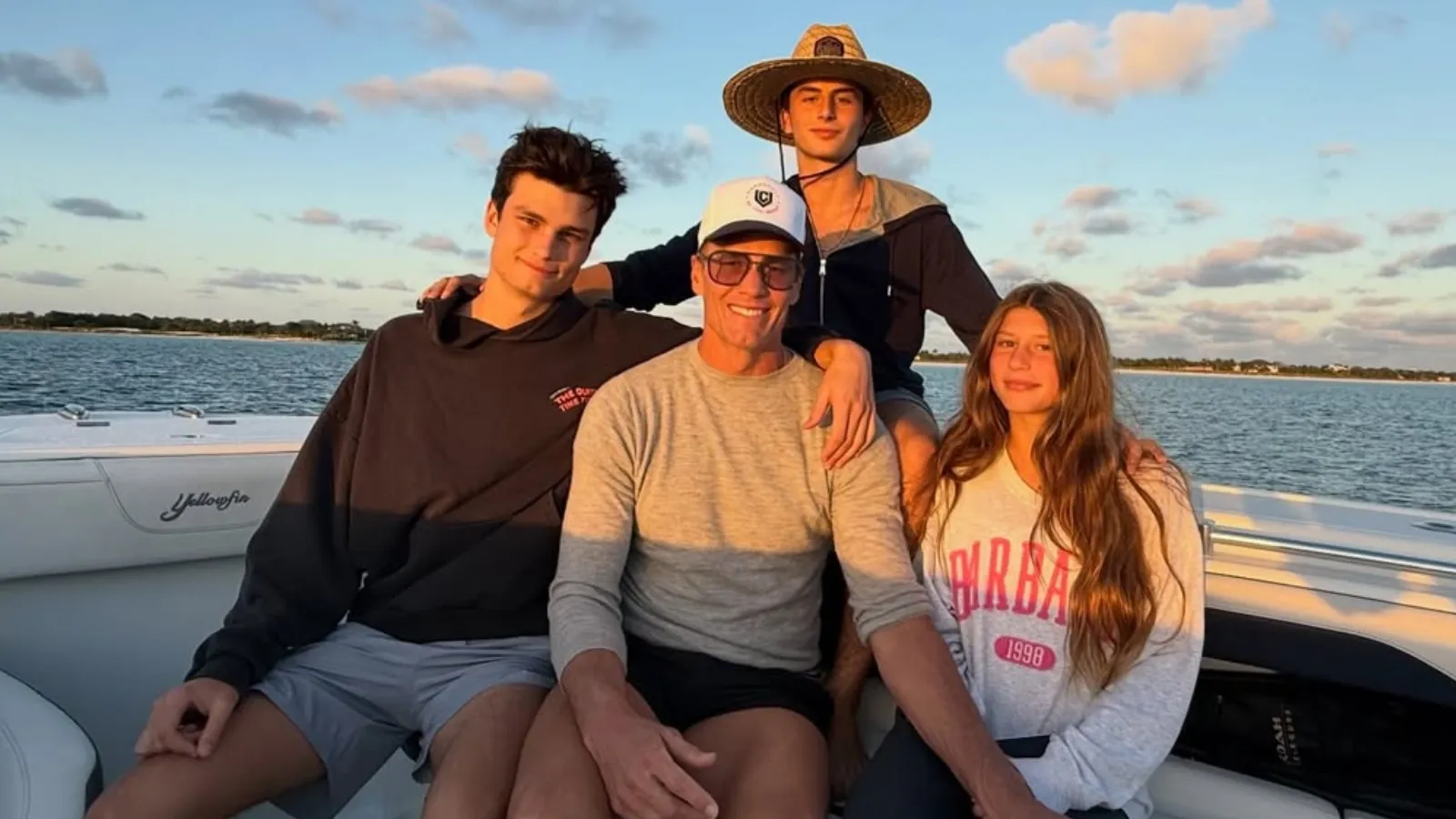 Tom Brady celebra Natal em passeio de lancha com filhos - Imagem do artigo