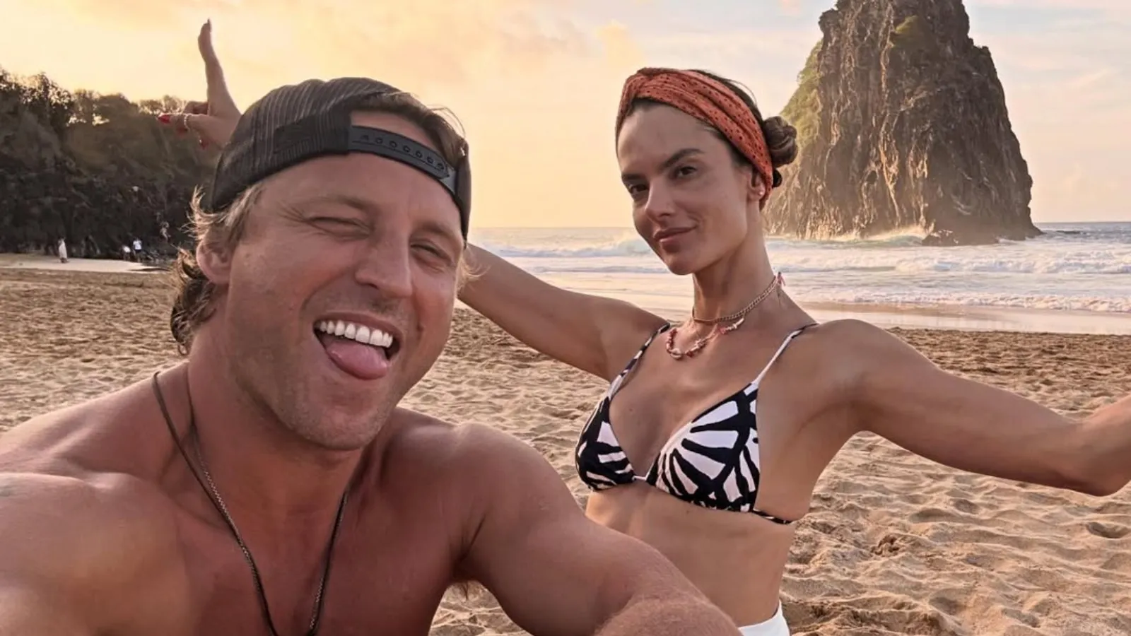 Alessandra Ambrosio aproveita verão em Noronha com namorado - Imagem do artigo