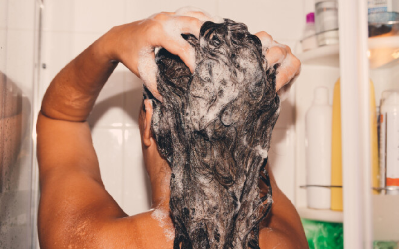 Shampoo para clarear o cabelo: efeitos e riscos - Imagem do artigo