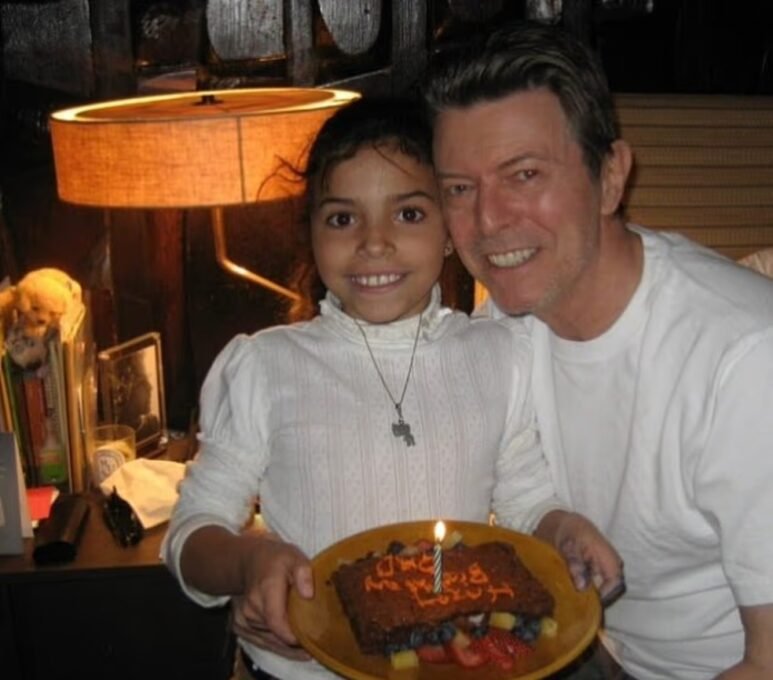 Filha de David Bowie critica amigos por ignorarem data - Imagem do artigo original