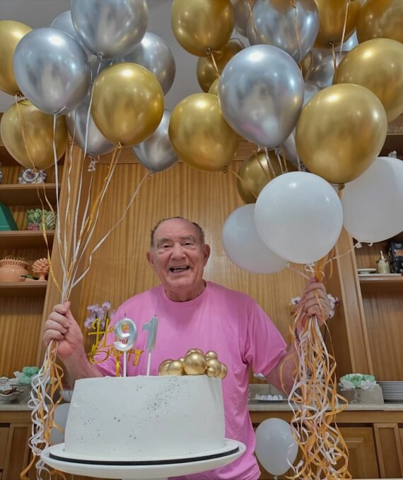 Renato Aragão comemora 91 anos em festa com a família - Imagem do artigo original