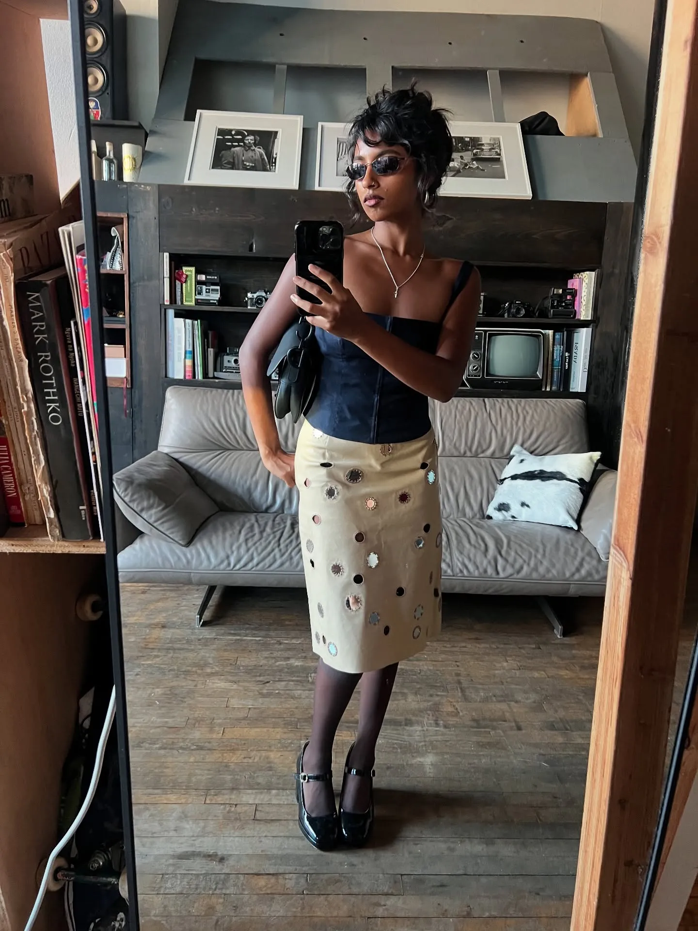 Saia com espelhos vira tendência inusitada da temporada - Imagem do artigo