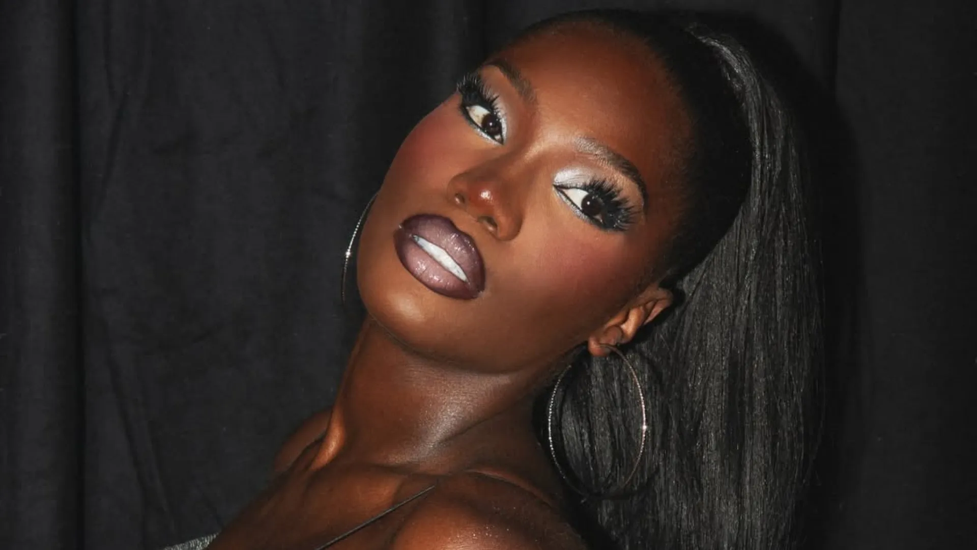 Doechii destaca-se com maquiagem colorida em 4 looks - Imagem do artigo