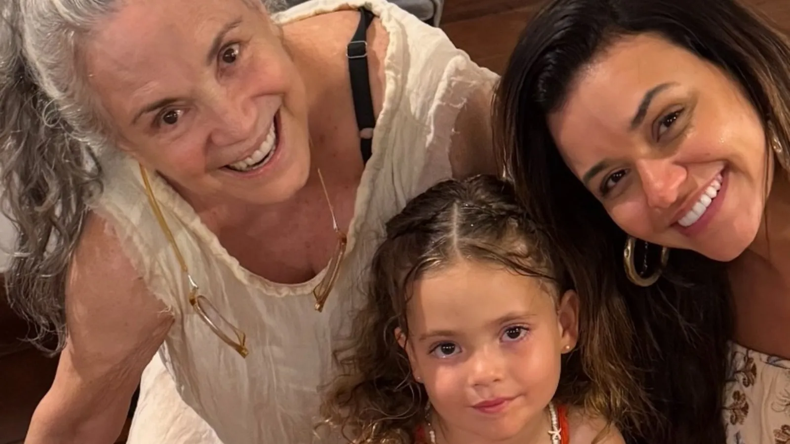 Regina Duarte celebra 5 anos da neta Isabel em família - Imagem do artigo