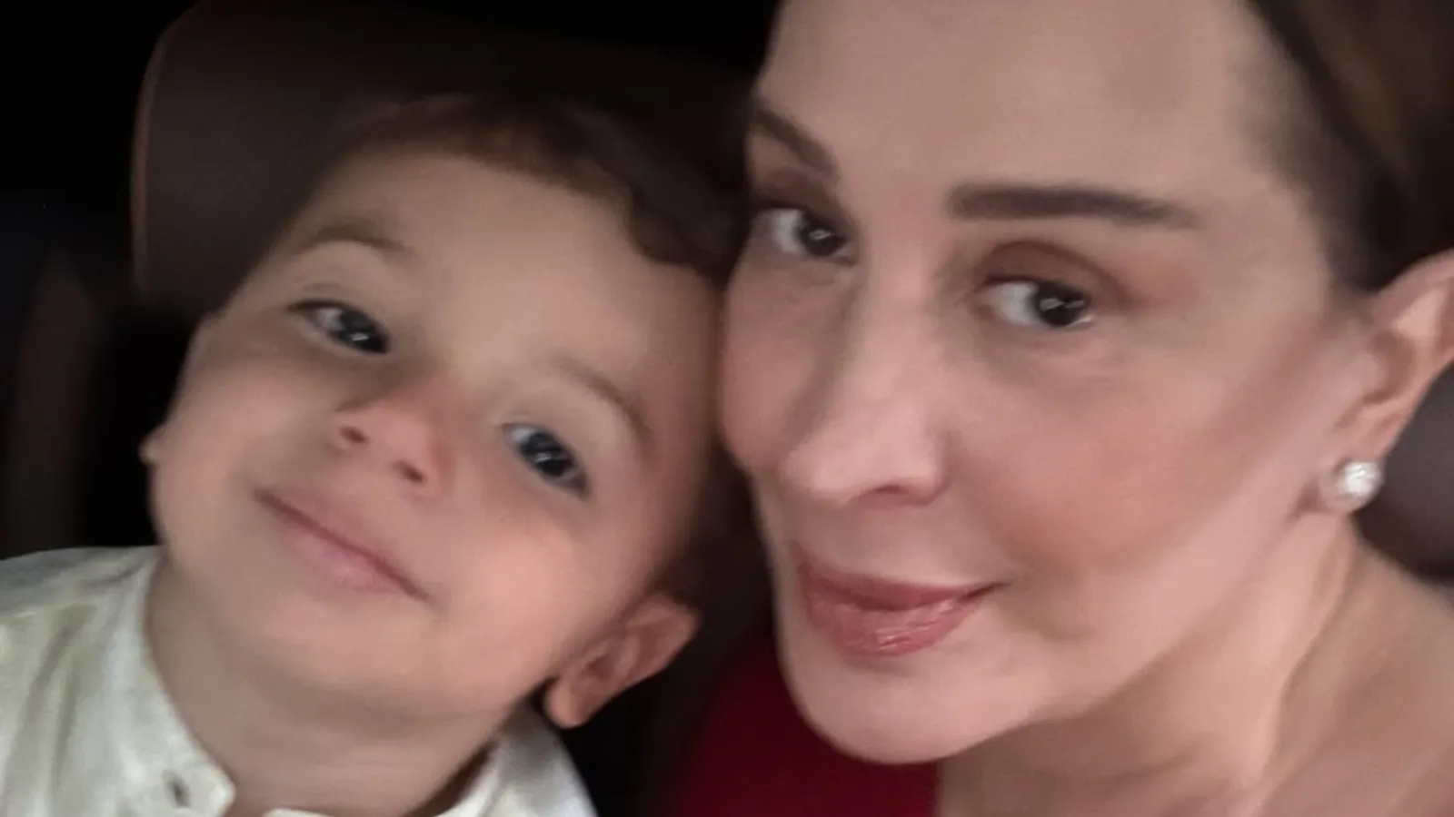 Claudia Raia exibe selfie com o filho Luca de 2 anos - Imagem do artigo