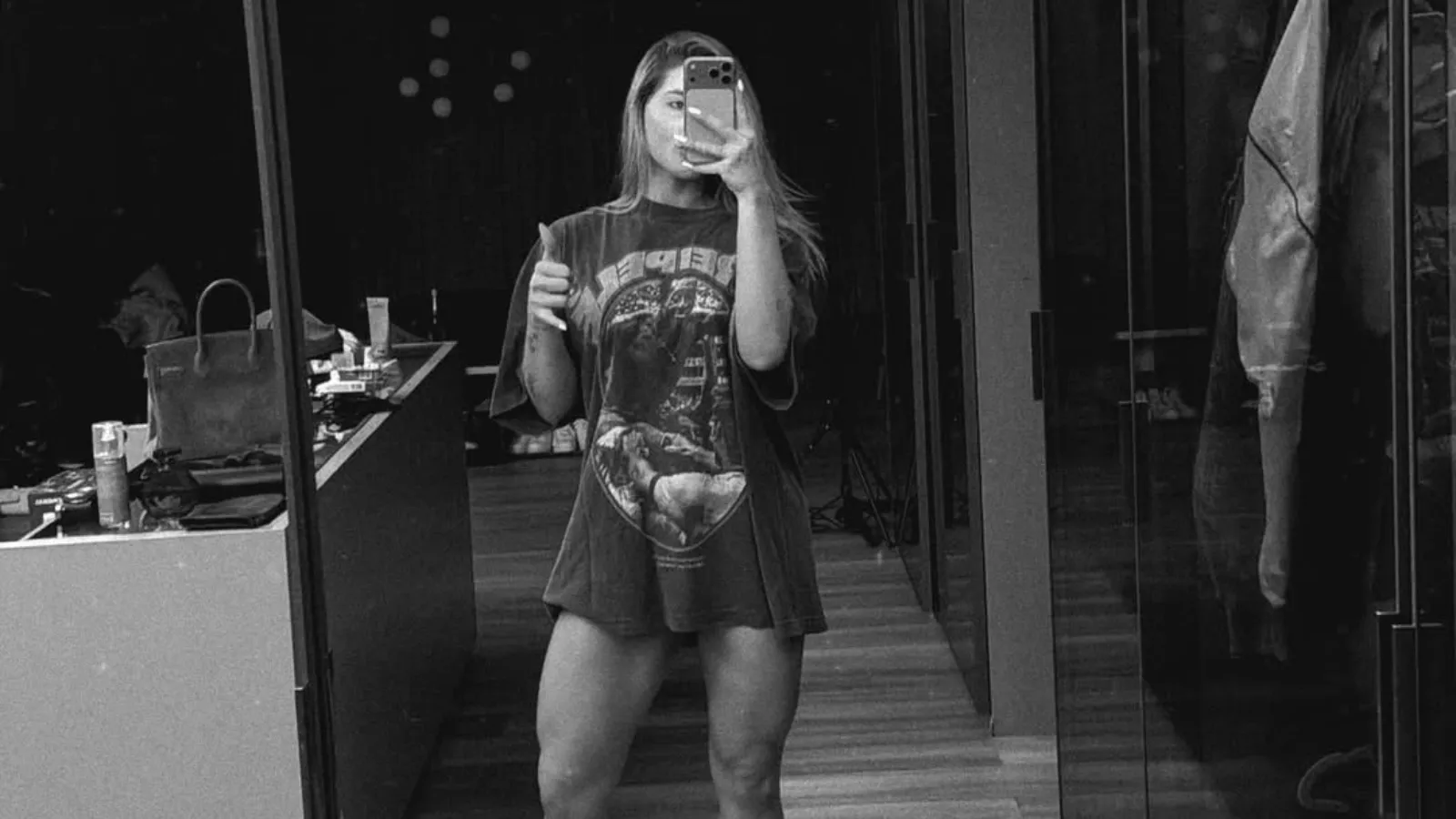 Virginia posa de camisetão para desejar boa noite - Imagem do artigo