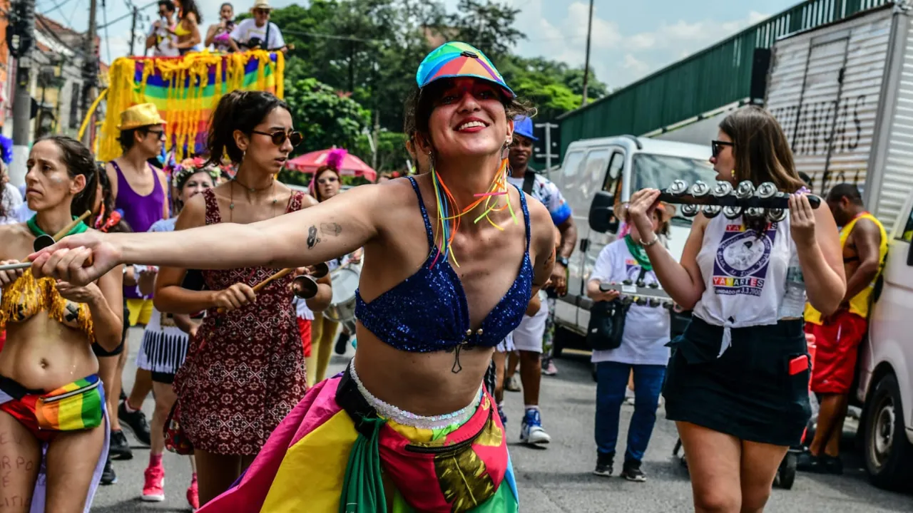 Bloco feminista Casa da Dona Yayá cobra direitos no Carnaval - Imagem do artigo