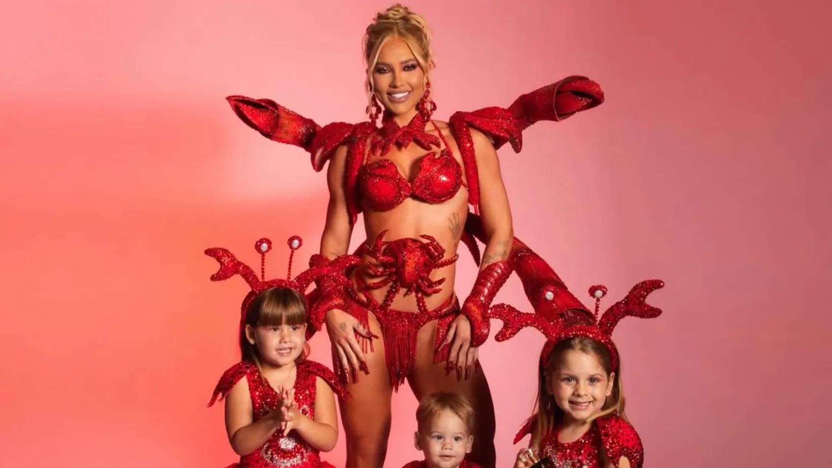 Virginia Fonseca leva filhos a ensaio da Grande Rio - Imagem do artigo