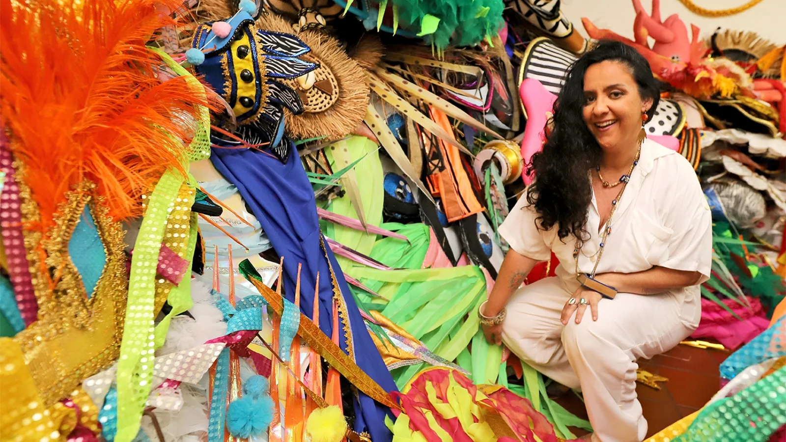 Sustenta Carnaval transforma fantasias da Sapucaí em renda - Imagem do artigo