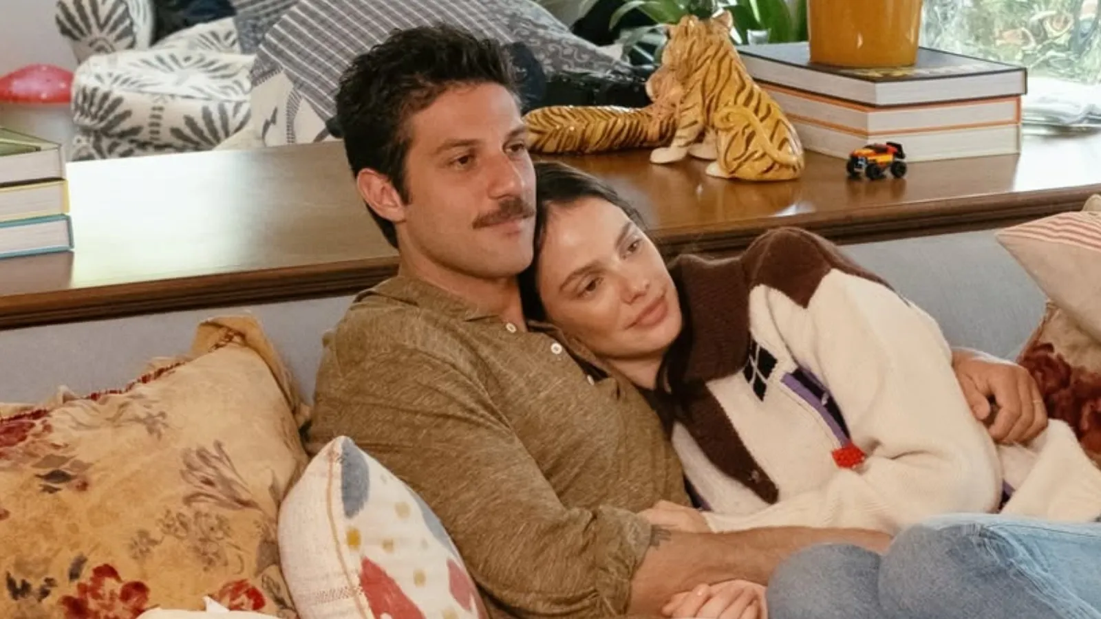 Chay Suede exalta Laura Neiva em declaração romântica - Imagem do artigo